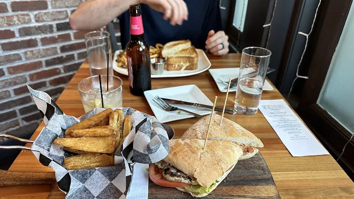 105 Twenty Bar & Grill Picture 2