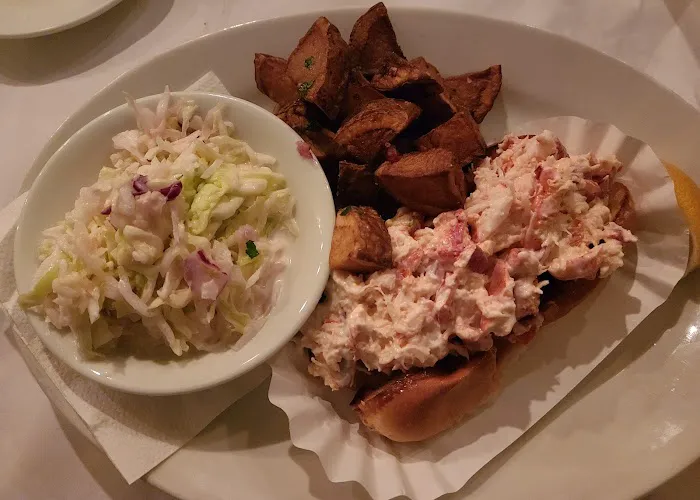 Ocean House Oyster Bar & Grill Picture 4