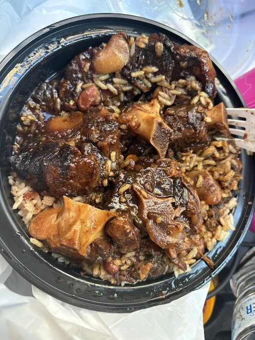 Deluxe Restaurant & Bar Picture 5