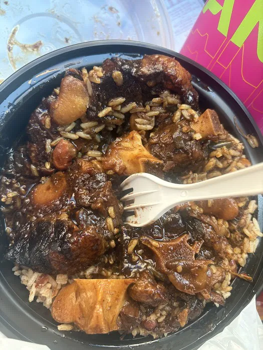 Deluxe Restaurant & Bar Picture 2