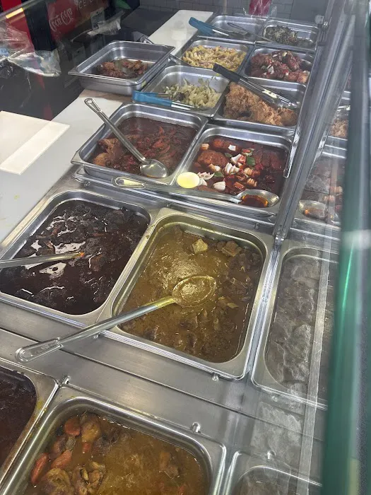 Deluxe Restaurant & Bar Picture 4