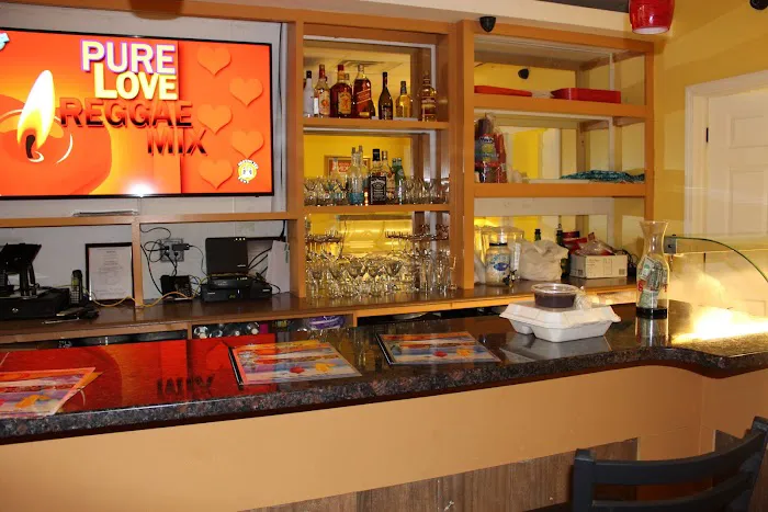 Tropical Island Lounge Picture 4