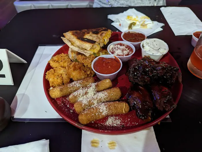 Three Levels Lounge & Sports Bar Picture 7