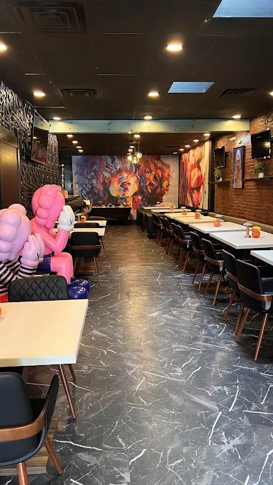 Taylour Peighton Lounge Picture 2