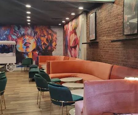 Taylour Peighton Lounge