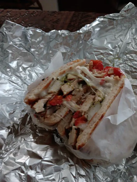 Queen Pizza & Deli Picture 4