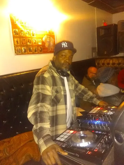 Playhouse Bar Picture 2