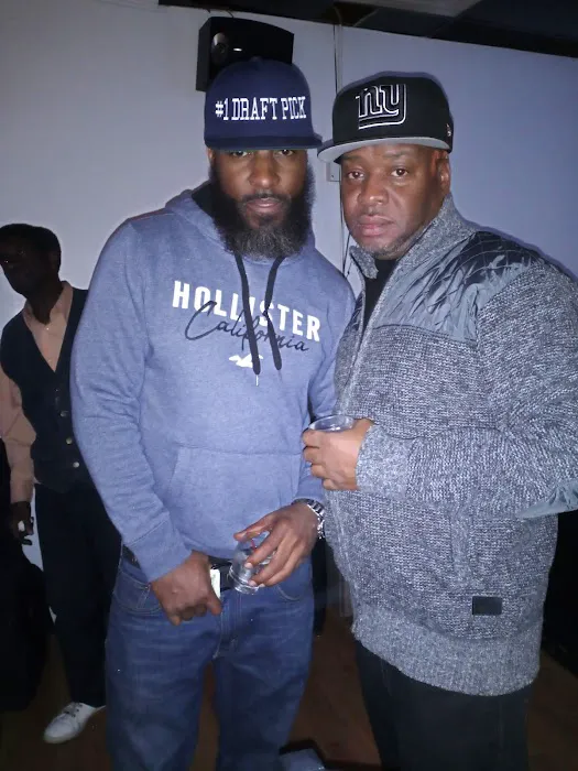 Playhouse Bar Picture 3