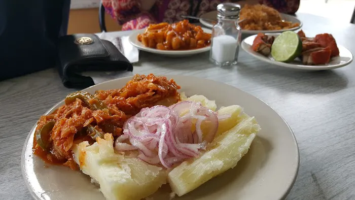 Dania's Restaurant Picture 6