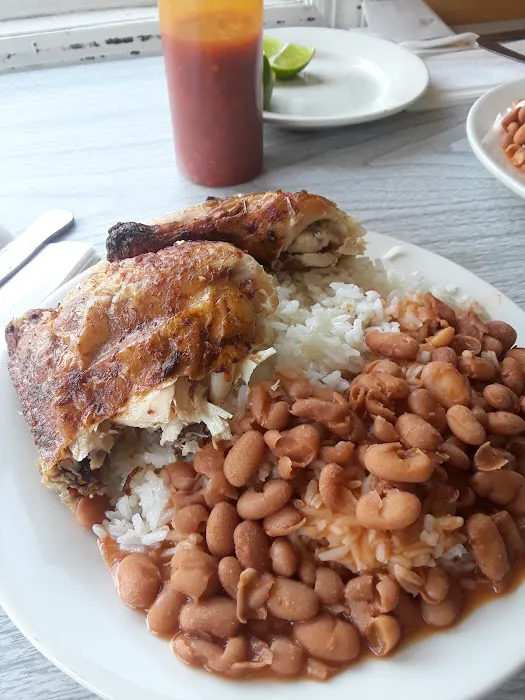 Dania's Restaurant Picture 3