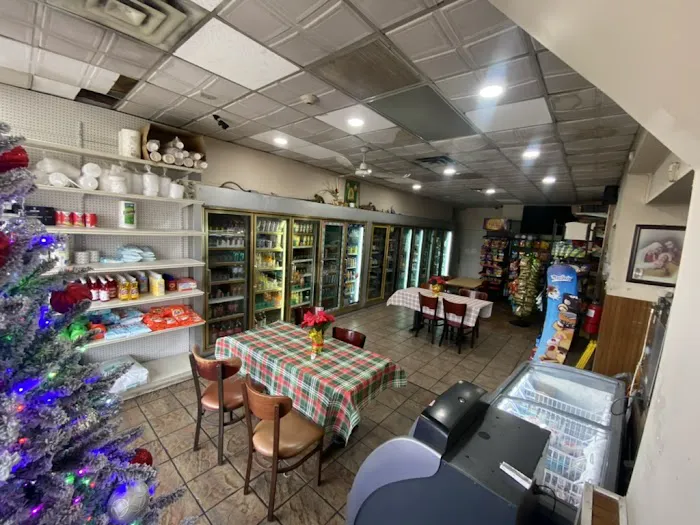 antojitos salvadoreños deli Picture 9