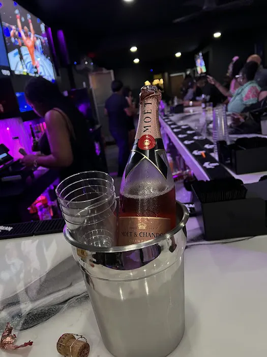 His And Hers Westbury Picture 4