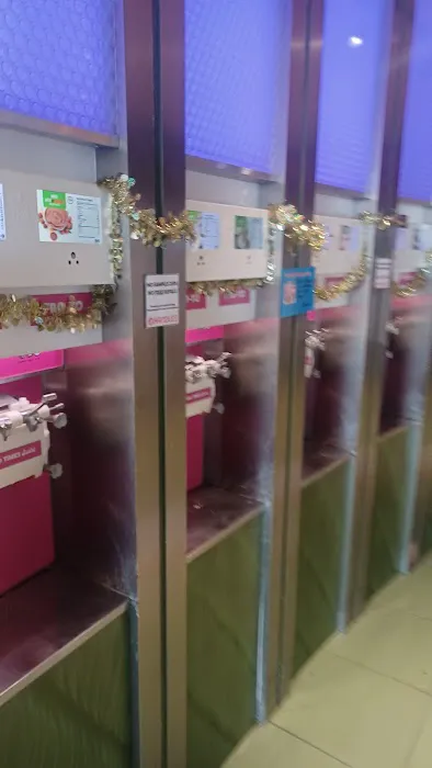 16 Handles Picture 6