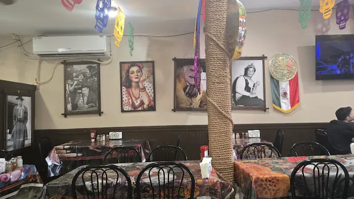 Azteca Deli Grocery Picture 9