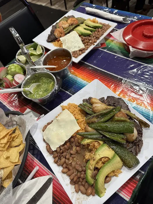 Azteca Deli Grocery Picture 1