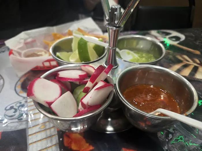 Azteca Deli Grocery Picture 2