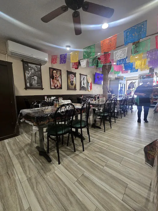 Azteca Deli Grocery Picture 6