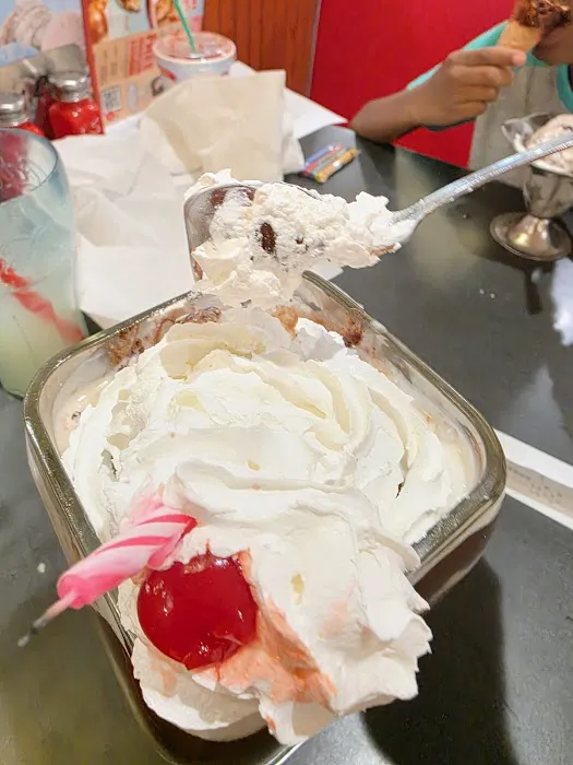 Friendly's Picture 9