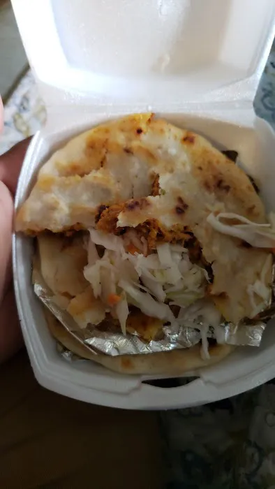 Deli Salvadoreño Picture 1