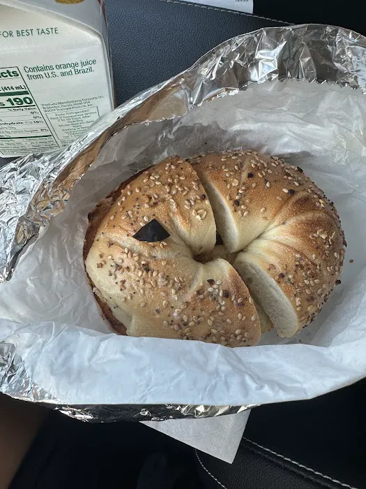 Turnpike Bagels Deli & Bakery Picture 7