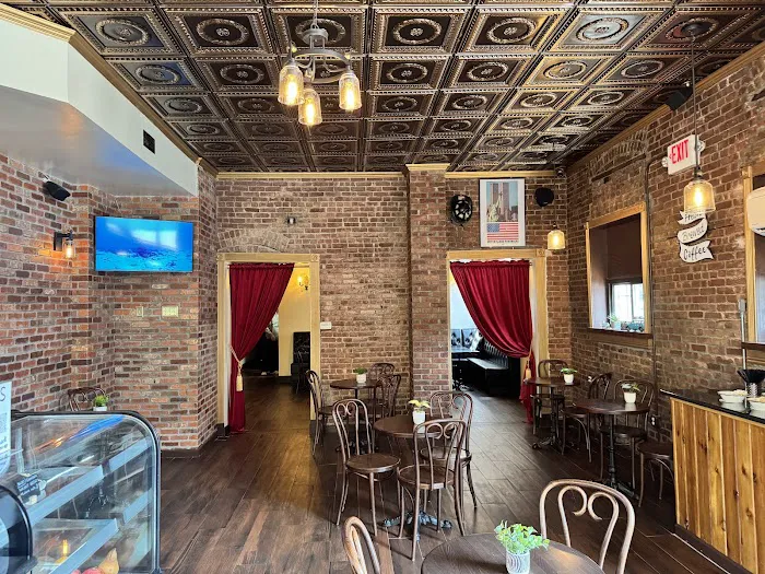 Caffeinated New Yorker Cafe Picture 4