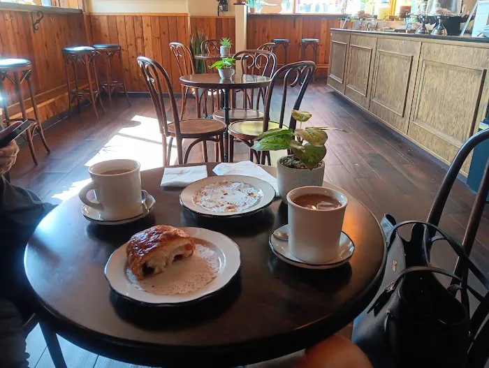 Caffeinated New Yorker Cafe Picture 9