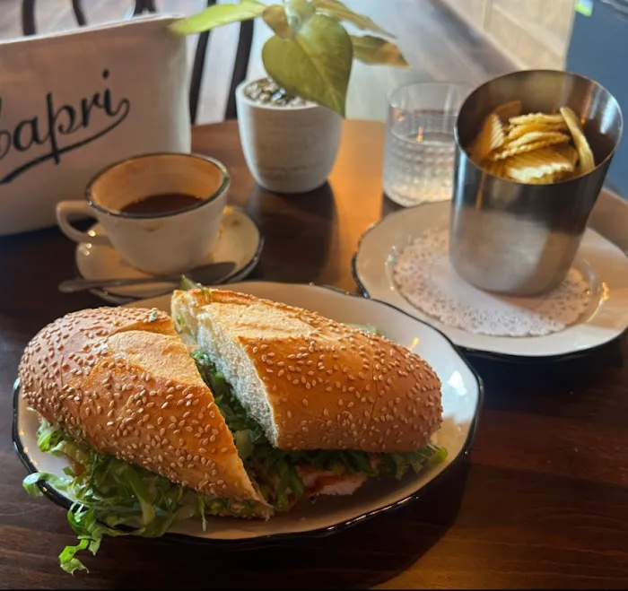 Caffeinated New Yorker Cafe Picture 3