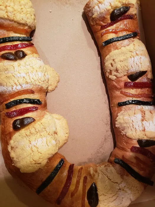 Golden Pastry Shop Picture 5