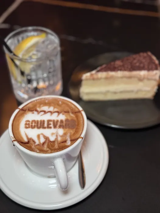 Boulevard Lounge Picture 4