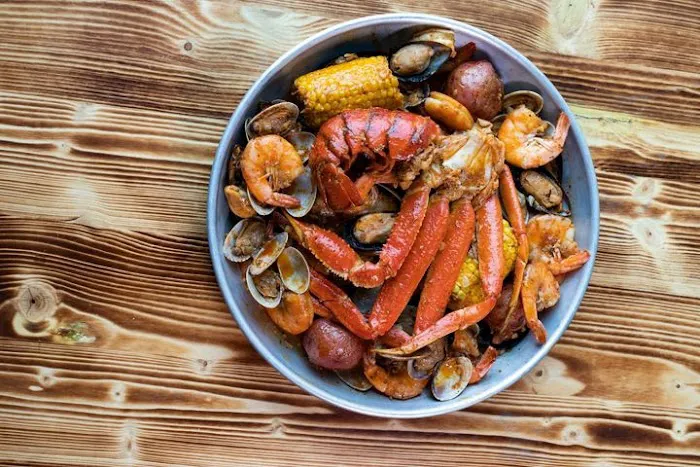 Hook & Reel Cajun Seafood & Bar Picture 7