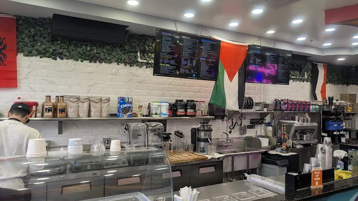 Island Crepes & Shakes Picture 2