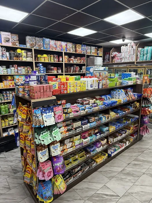 New Manor Deli Picture 3