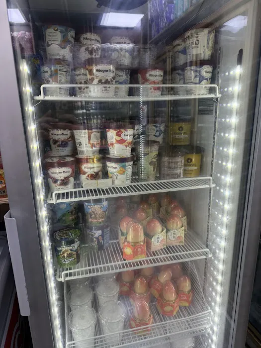 New Manor Deli Picture 2