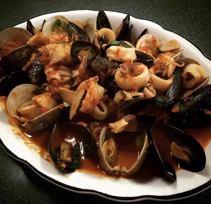 Joe & Pat's Pizzeria & Restaurant Picture 10