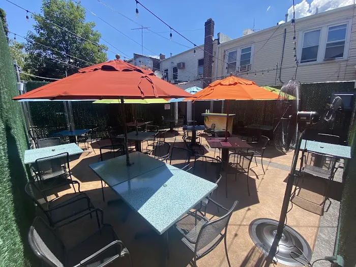 Trackside Bar & Grill Picture 10