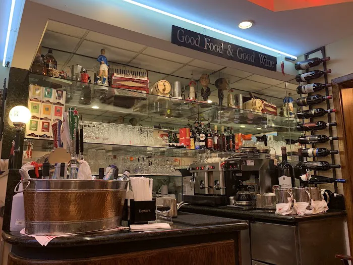 Avanti's Pizzeria Picture 6