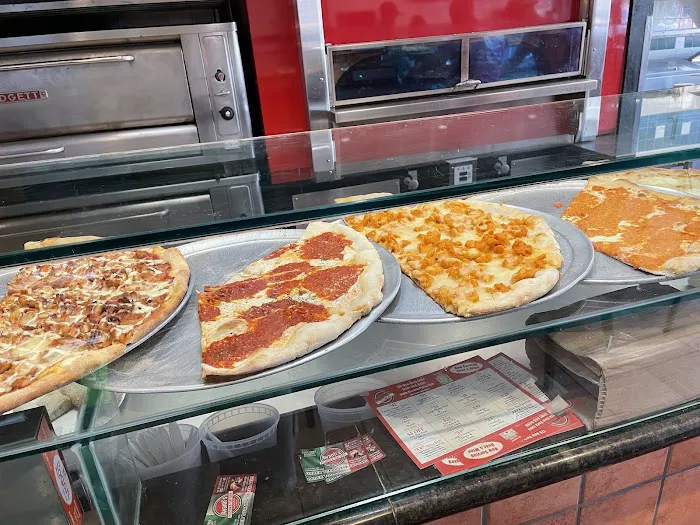 Avanti's Pizzeria Picture 4