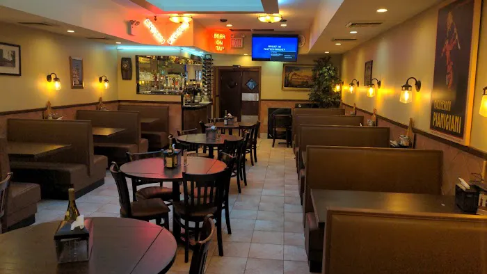 Avanti's Pizzeria Picture 9