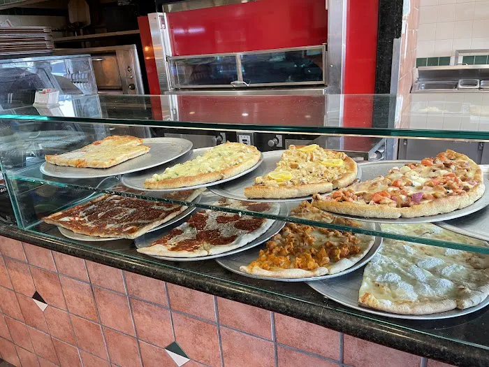 Avanti's Pizzeria Picture 10