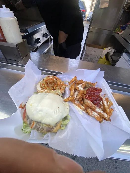 New Dorp Halal Station Picture 2