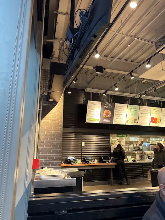 Shake Shack Empire Outlets - Staten Island Ferry Picture 10