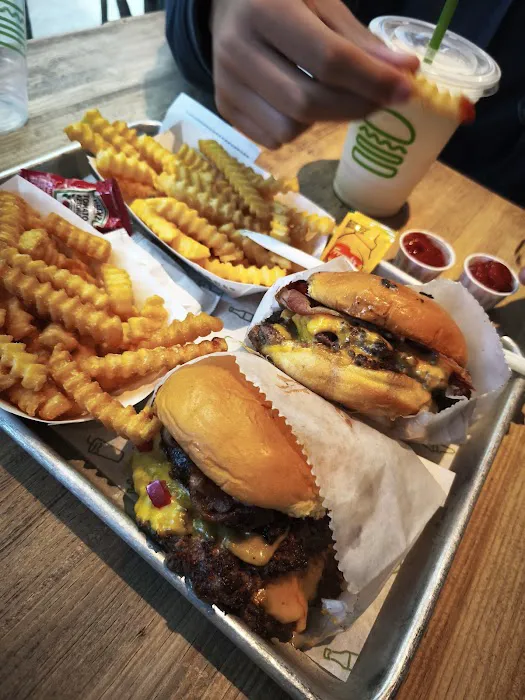 Shake Shack Empire Outlets - Staten Island Ferry Picture 3