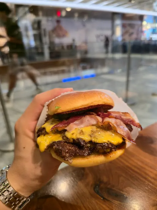 Shake Shack Empire Outlets - Staten Island Ferry Picture 2