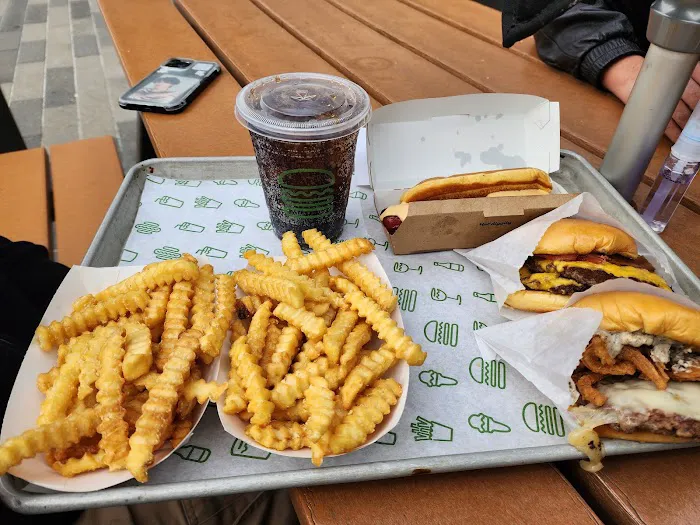 Shake Shack Empire Outlets - Staten Island Ferry Picture 8