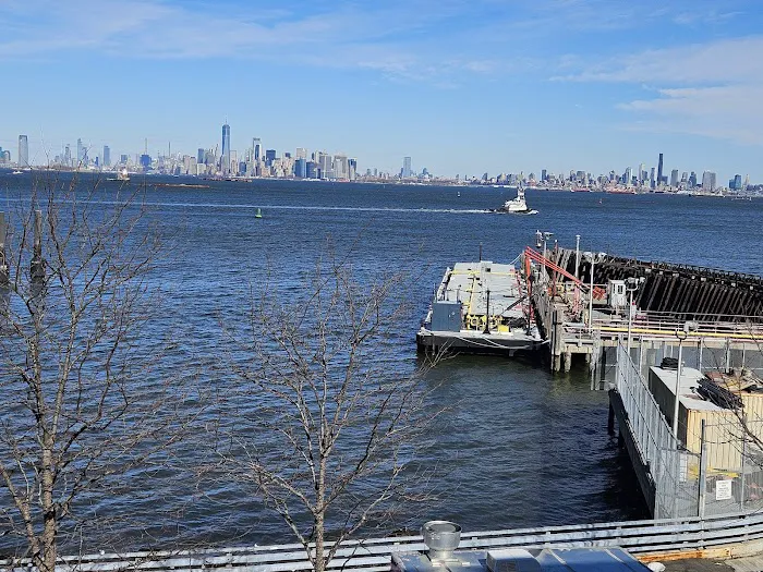 Shake Shack Empire Outlets - Staten Island Ferry Picture 7