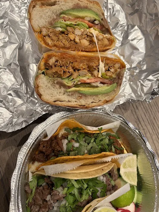 La Plaza Mexican Deli Picture 3