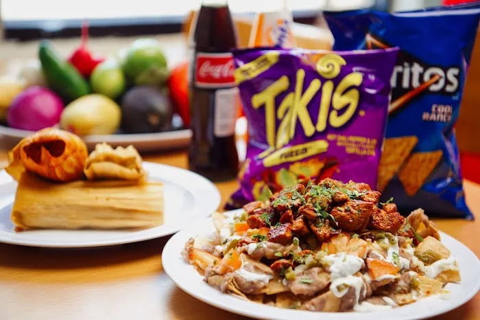 La Plaza Mexican Deli Picture 2