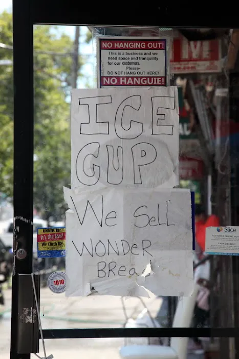 Steve's Bay St Grocery & Deli Picture 1