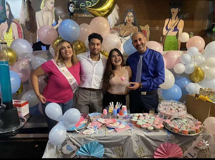 LE ROI LOUNGE AND BAR Picture 8