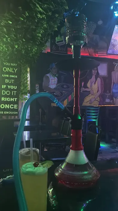 LE ROI LOUNGE AND BAR Picture 9